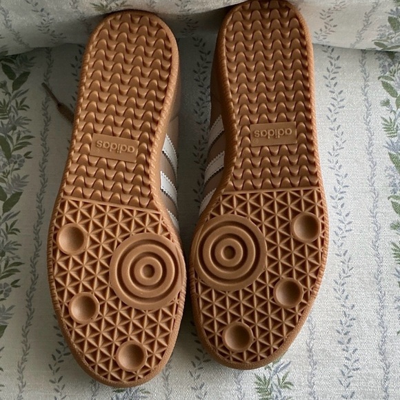 adidas Beige Low-Top Sneakers with White Stripes - Picture 2 of 7